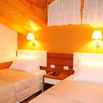 60 Hotel